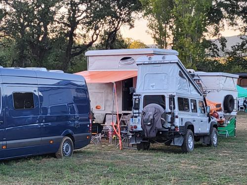 Confection et pose d'une toile isolée de LAND-ROVER DEFENDER