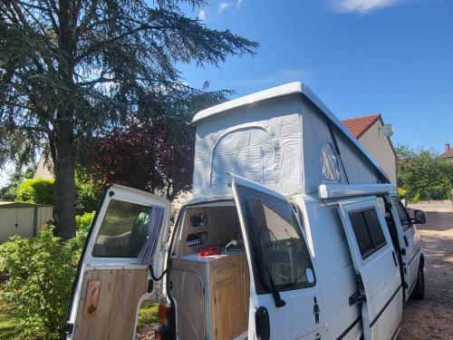 Confection et pose d'une toile isolée de VW T5 WESTAFALIA